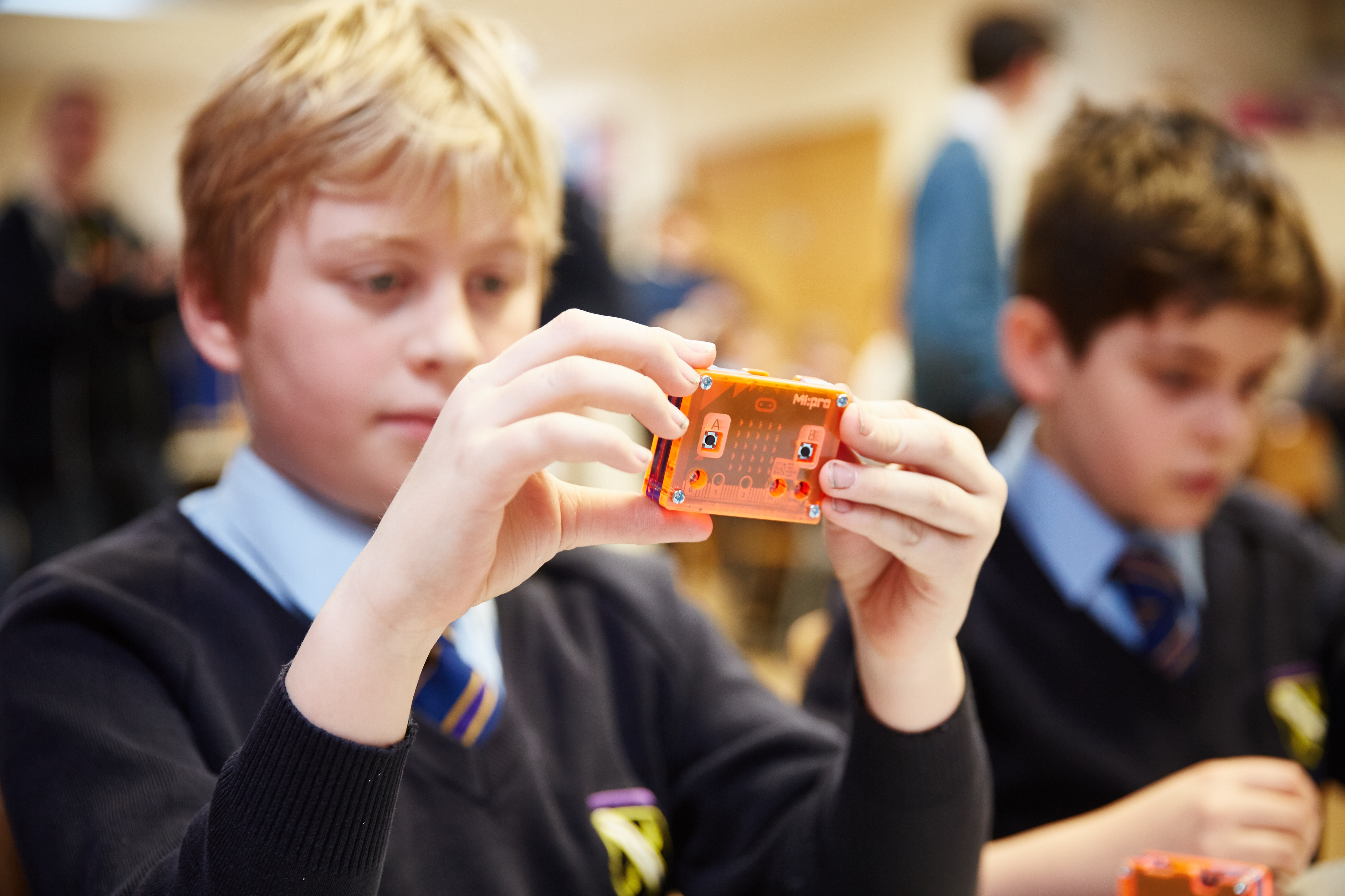 Schoolkids use BBC micro:bit in their rocket car